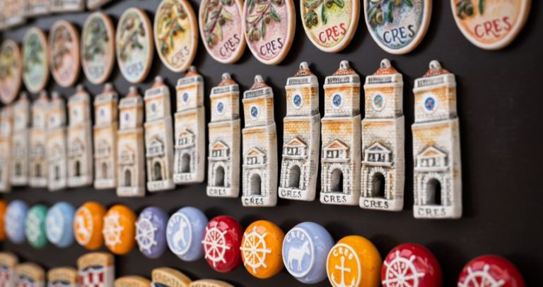 5 Compelling Reasons Why Tourists Love Magnet Souvenirs